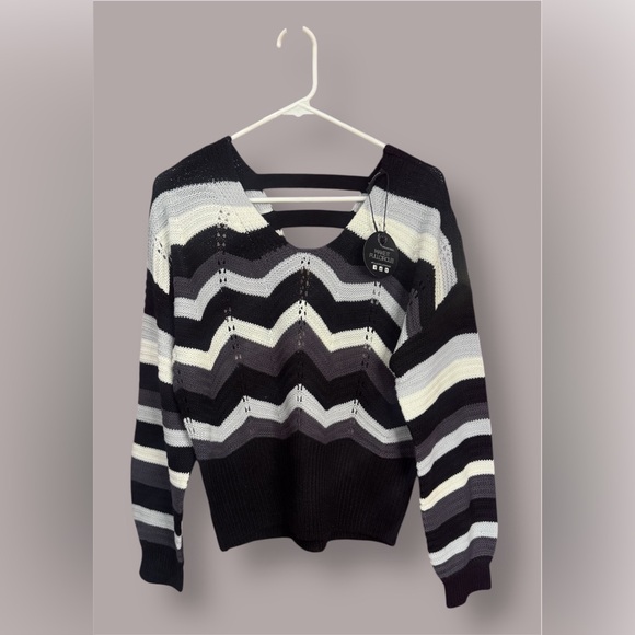 Jolie & Joy by FCT With Love Sweaters - Black and White Chevron V-Neck Sweater
